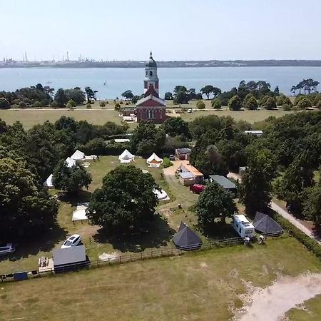Bell Tent Glamping At Royal Victoria Country Park サウサンプトン エクステリア 写真